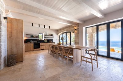 11-luxury-renovated-stone-villa-drobni-pijesa