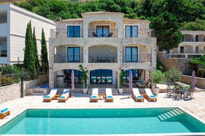 3-luxury-renovated-stone-villa-drobni-pijesak