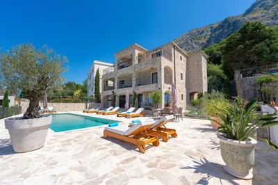 4-luxury-renovated-stone-villa-drobni-pijesak