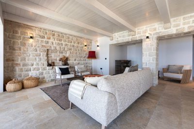 7-luxury-renovated-stone-villa-drobni-pijesak