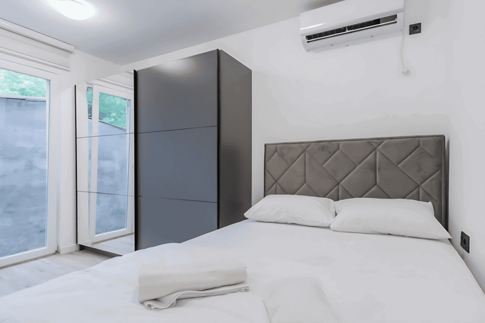 Image No.20-8 Bed House for sale