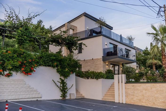 Image No.3-Maison de 8 chambres à vendre à Budva