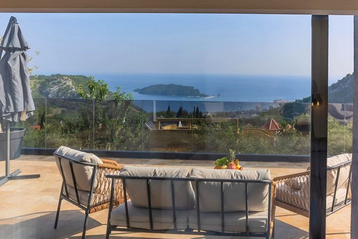 Image No.4-8 Bed House for sale