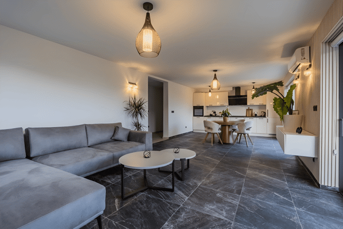 Image No.7-8 Bed House for sale