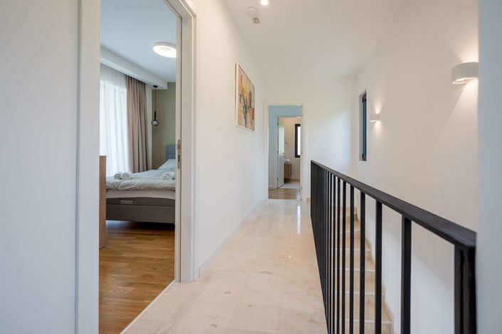 Image No.17-4 Bed House for sale