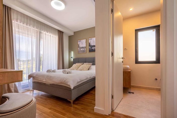 Image No.18-4 Bed House for sale