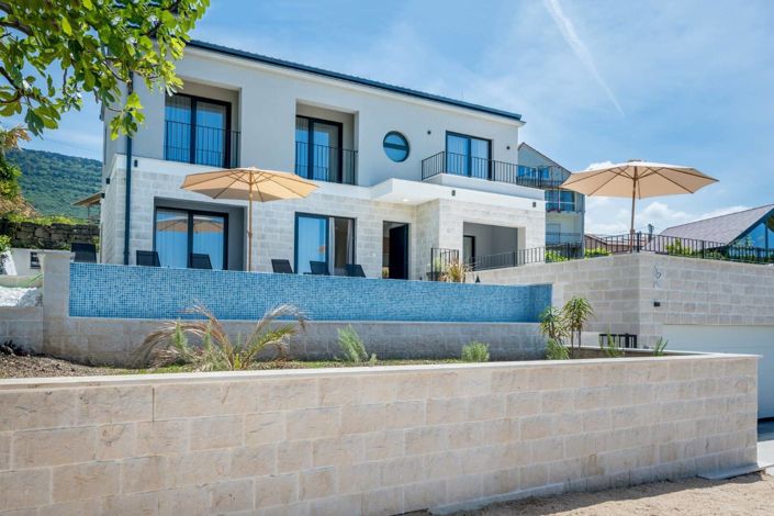 Image No.2-4 Bed House for sale