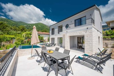 2-new-contemporary-villa-with-pool-and-sea-vi