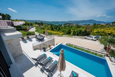 6-new-contemporary-villa-with-pool-and-sea-vi