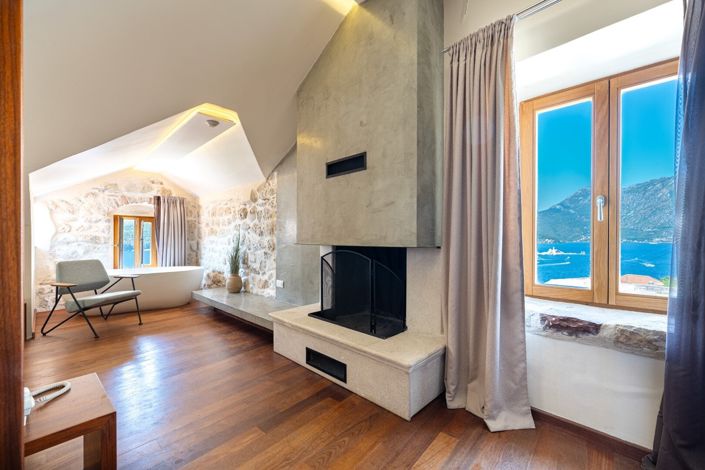 Image No.21-7 Bed Hotel for sale