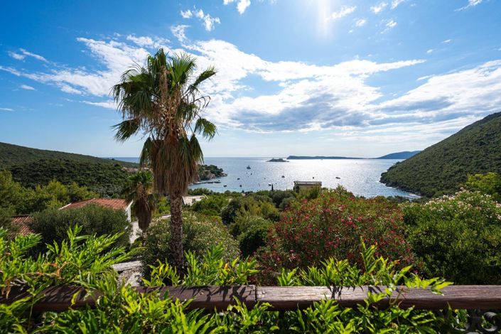 Image No.1-9 Bed Villa for sale