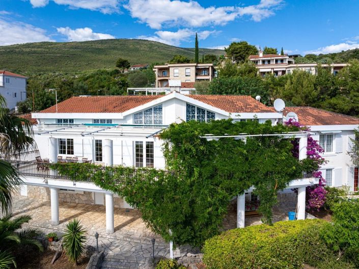 Image No.4-9 Bed Villa for sale