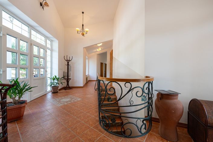 Image No.9-9 Bed Villa for sale