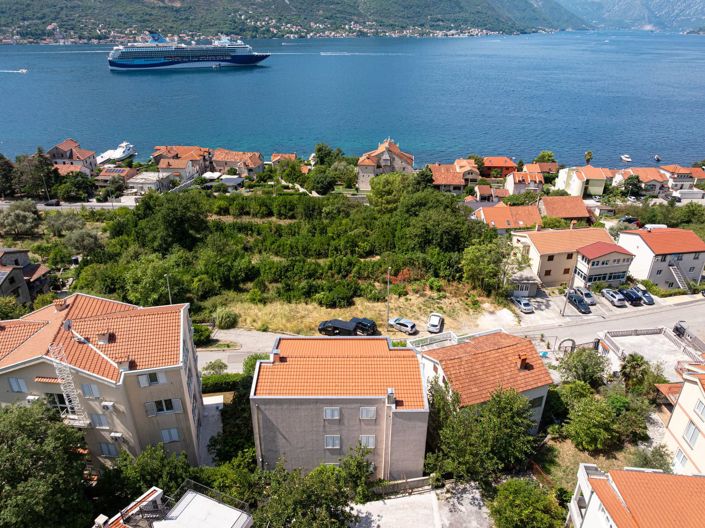 Image No.2-Villa de 6 chambres à vendre à Kotor