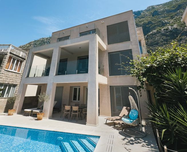 Image No.3-Villa de 6 chambres à vendre à Kotor