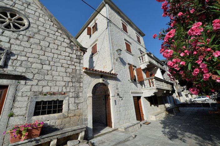 Image No.4-Villa de 5 chambres à vendre à Kotor