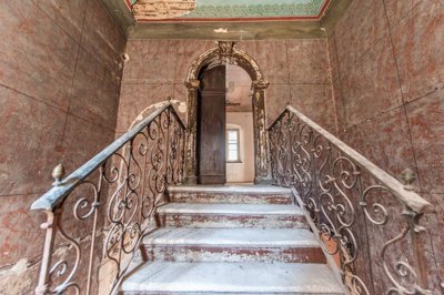 10-kotor-old-town-historic-palace-from-the-18