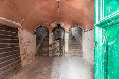 5-kotor-old-town-historic-palace-from-the-18t