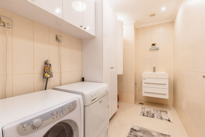 Image No.17-6 Bed Apartment for sale