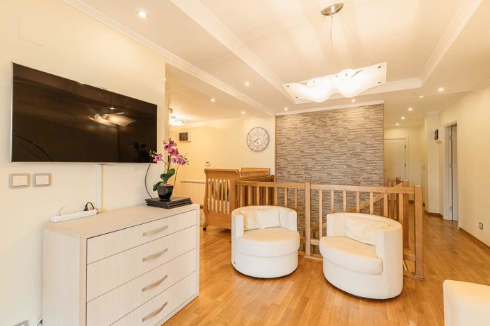 Image No.19-6 Bed Apartment for sale