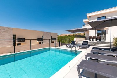 30-new-furnished-villa-with-a-pool