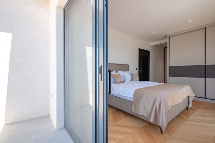 Image No.27-5 Bed Villa for sale