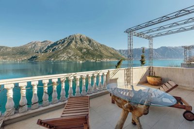 1-2bdr-apartment-on-the-first-line