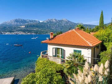 3a-waterside-house-in-rose-lustica