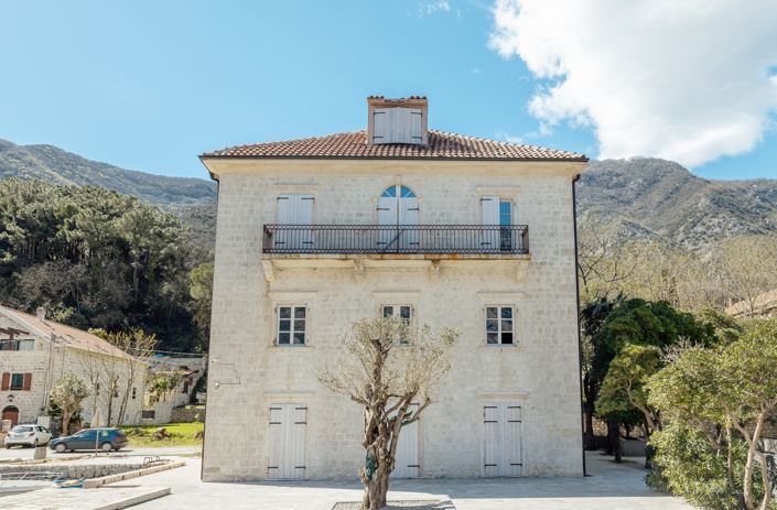 Image No.1-Villa de 11 chambres à vendre à Prcanj