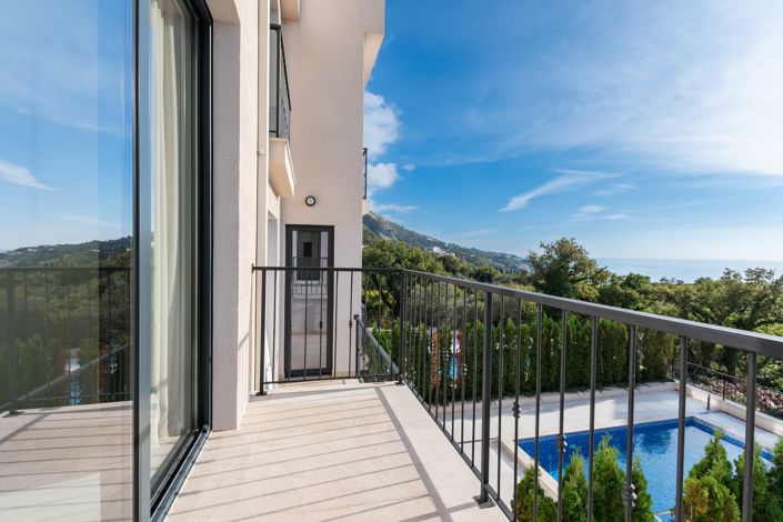 Image No.7-5 Bed House for sale