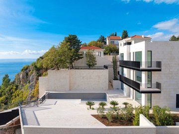 1-3-cliffside-villa-skocidjevojka