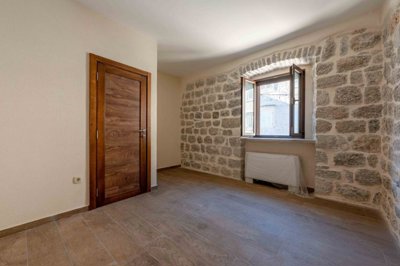 8-waterfront-stone-house-in-kotor-1