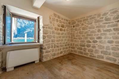 9-waterfront-stone-house-in-kotor