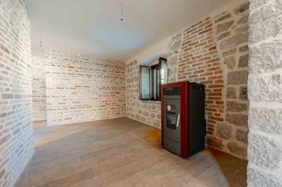 11-waterfront-stone-house-in-kotor-1