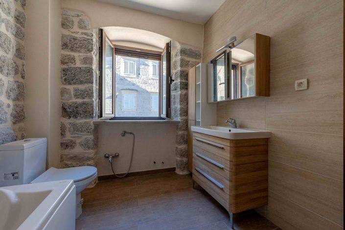 Image No.21-3 Bed House for sale