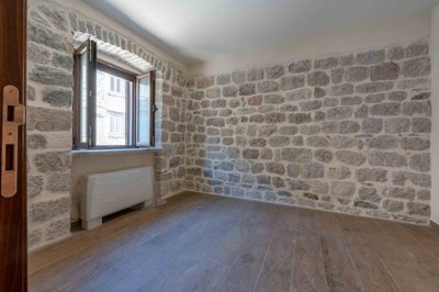 7-waterfront-stone-house-in-kotor-1