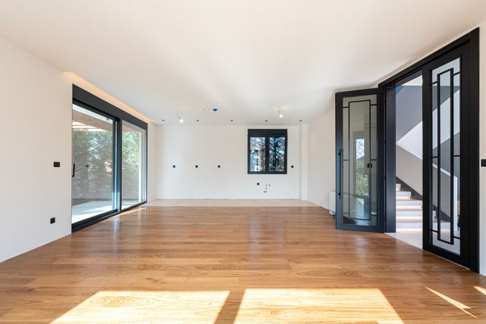 Image No.9-4 Bed Villa for sale