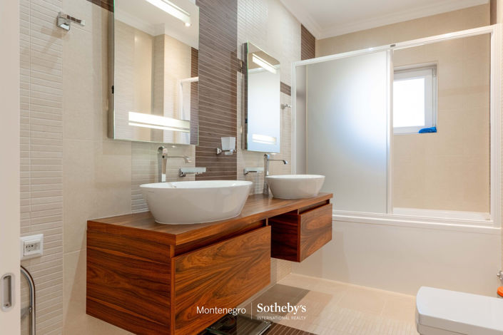 Image No.17-5 Bed Villa for sale