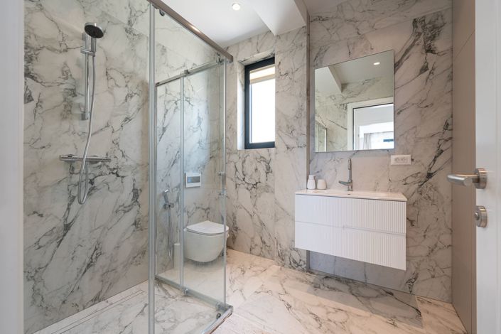 Image No.6-4 Bed House for sale