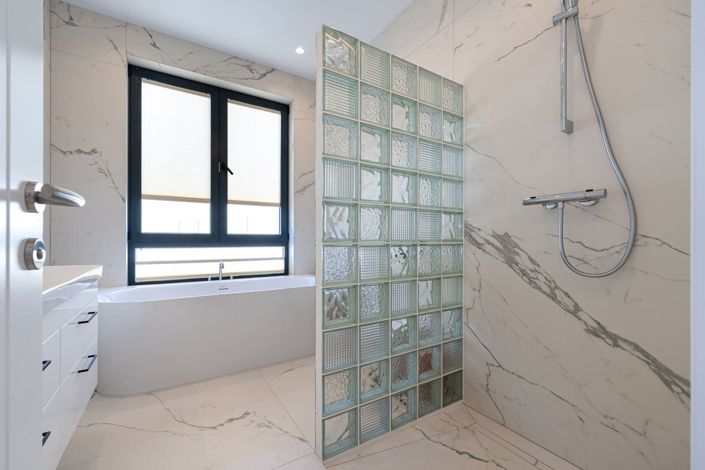 Image No.8-4 Bed House for sale