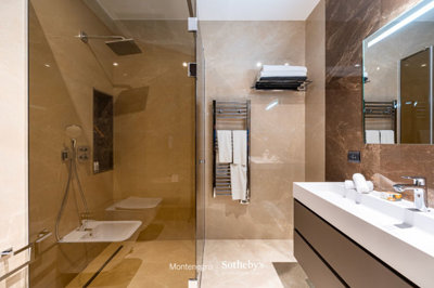 luxury-2-bed-apartment-in-tivat-17