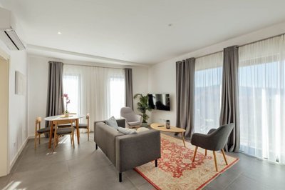 5-luxury-one-bedroom-apartment-with-a-garage