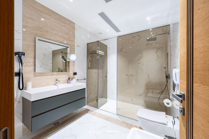 Image No.12-5 Bed Apartment for sale