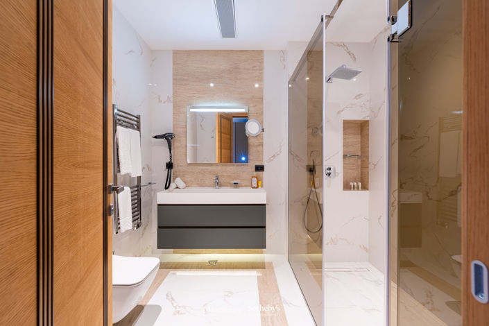 Image No.17-5 Bed Apartment for sale