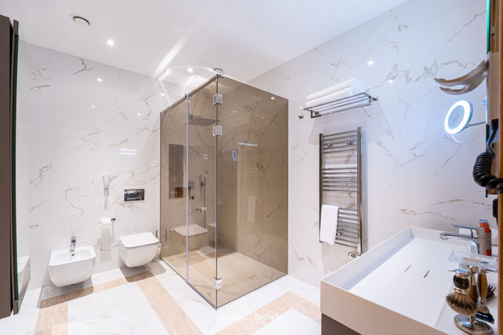 Image No.24-5 Bed Apartment for sale