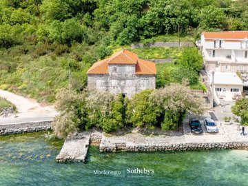 1-waterfront-old-stone-house-prcanj-1