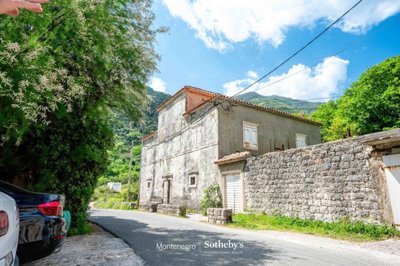 7-waterfront-old-stone-house-prcanj