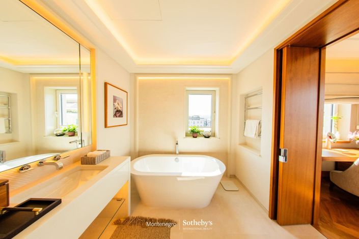 Image No.18-7 Bed Apartment for sale