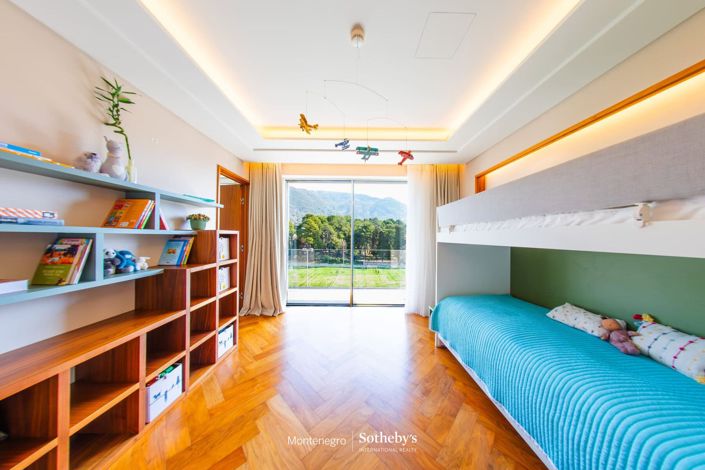 Image No.19-7 Bed Apartment for sale
