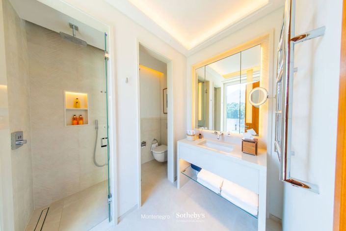 Image No.20-7 Bed Apartment for sale